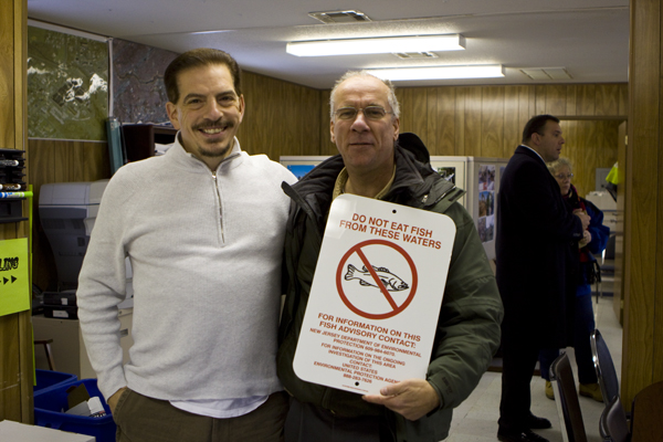 Bob Spiegel (L) Edison Wetland Assc. has done lots of work on the COIrnell Dubilinier site. Bill Wolfe (R) Directort of NJ PEER, has a history on the fish consumption adfvoisry issue.