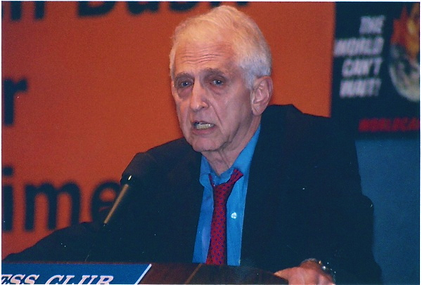 Daniel Ellsberg, National Press Club speech challenging a new generation of whistleblowers to come forward and calling on the new Democratic Congress to end wars in Iraq, Afghanistan, Pakistan; avoid war with Iran; and impeach Bush/Cheney(Jan. 4, 2007)