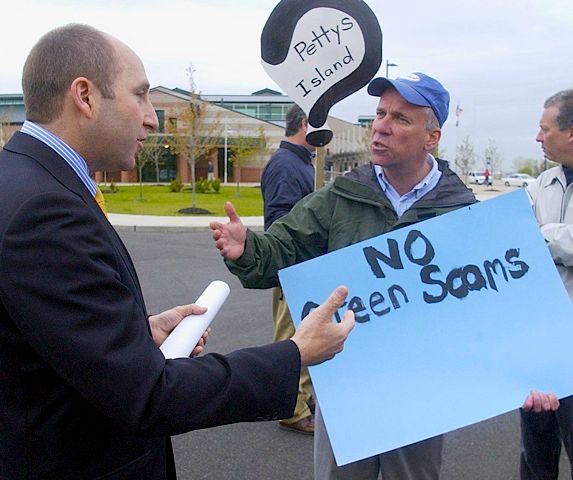Brad Campbell (L), Bill Wolfe (R), Earth Day Protest debate, (2005)